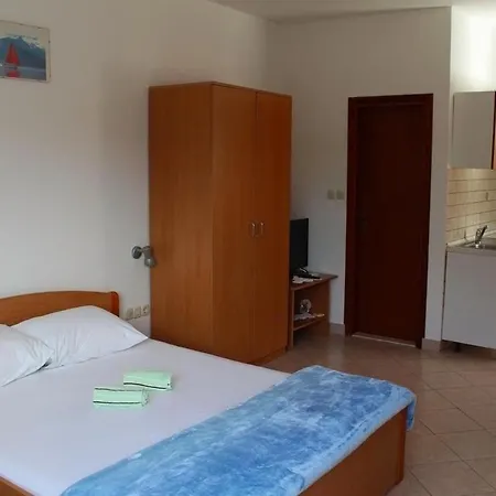 Dalibor - 700m From Beach * Drage